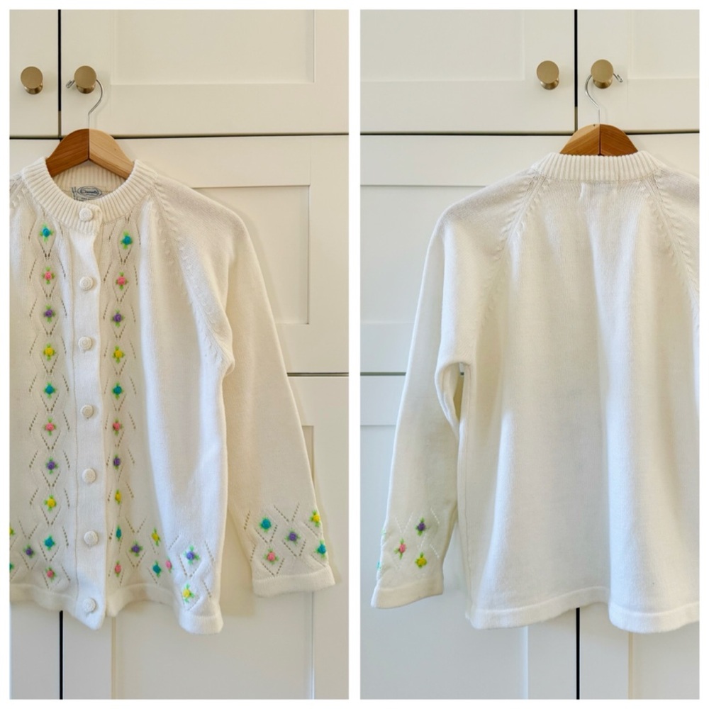 Vintage 1970s Embroidered Floral Knit Grannycore Cardigan Sweater, Button Front - Picture 3 of 17